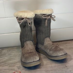UGG Australian Suburb Crocheted Gray Boots S/N 5124 size US 7 EU 38